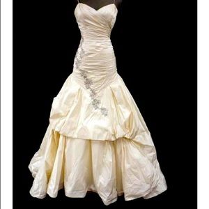 Ines do Santo Ivory “Madeline” Wedding Gown Size 12 (6). Ballon Fit and Flare.